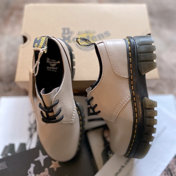 Dr. Martens Audrick 3-Eye Oxford Shoe - Picture 15 of 16